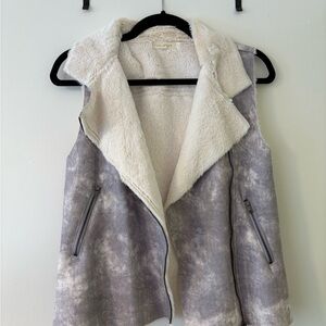 Vestique Gray and Cream Sleeveless Vest